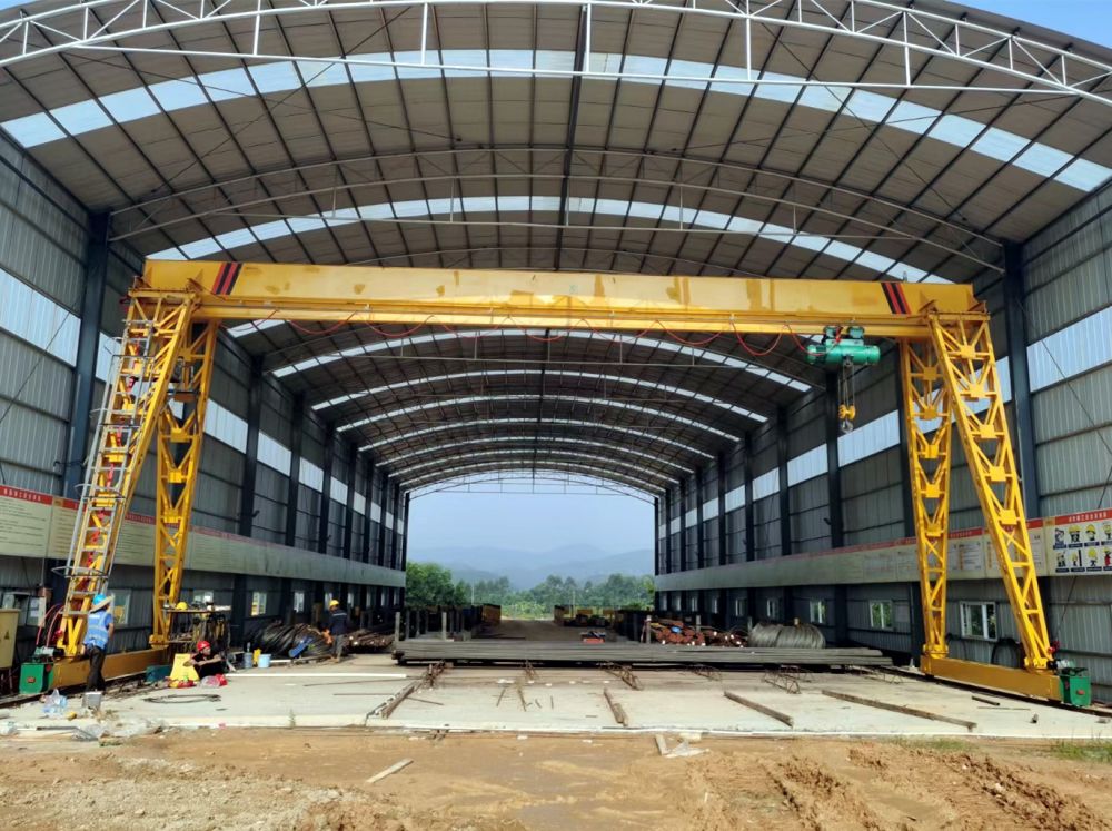 安陽龍門吊廠家、電動單梁門式起重機型號、參數(shù)及安裝維修價格