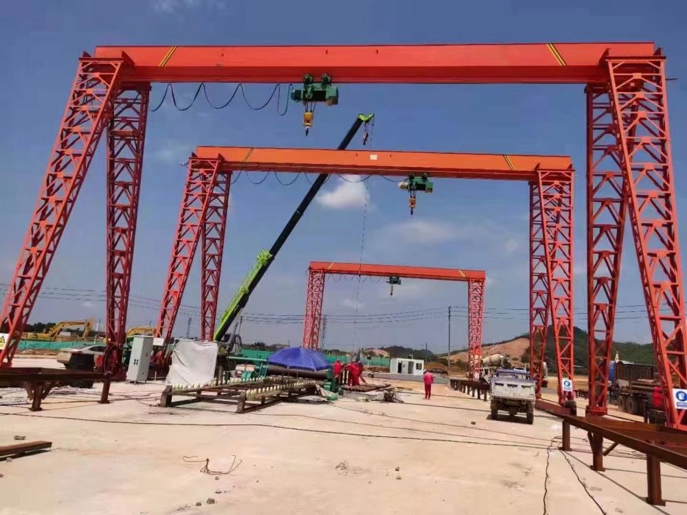 山東龍門吊廠家報(bào)價(jià)、MH型電動單梁門式起重機(jī)