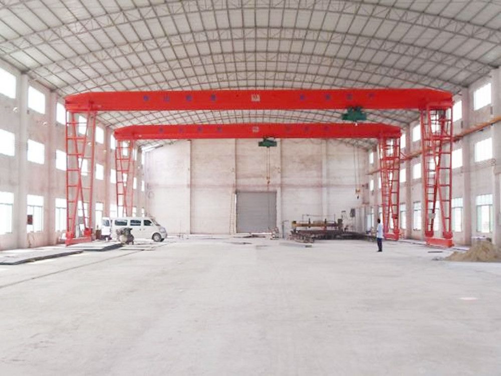 單梁龍門吊廠家供貨、安裝維修、電動單梁門式起重機價格、型號、參數