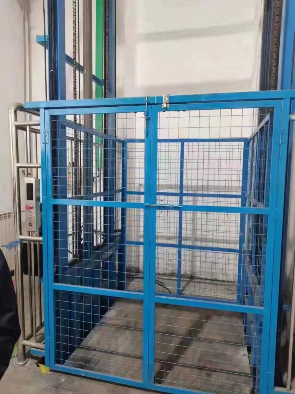 北京貨物升降機(jī)、載貨提升機(jī)、升降貨梯廠家、型號(hào)、價(jià)格及安裝維修